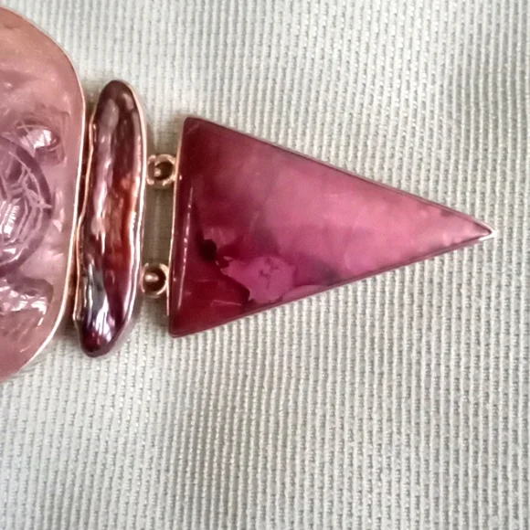 ARTIST MADE CARVED AMETHYST, IRRADIATED PEARL AND CHAROITE PIN/PENDANT - Picture 3 of 10